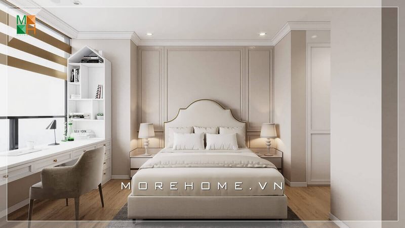 Bàn làm việc liền kề màu trắng có giá thích hợp với không gian phòng ngủ tân cổ điển sang trọng này.